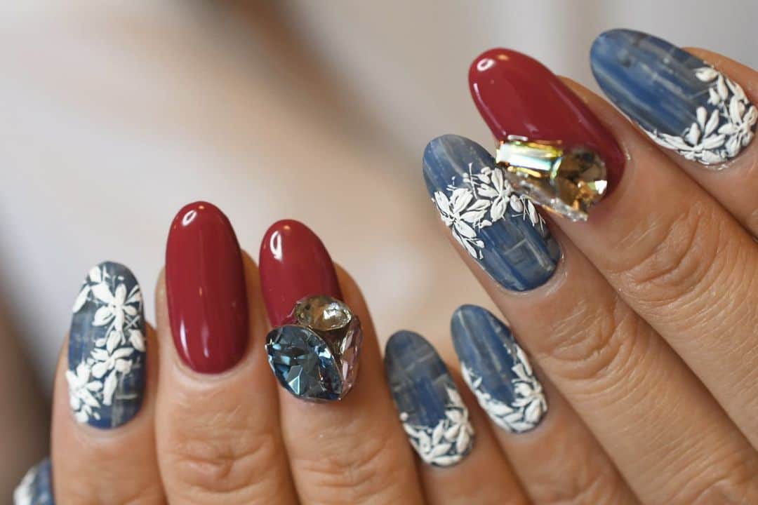 Yuka Maeda ::manicurelistのインスタグラム：「. . 大阪市北区 梅田.中崎町.駅から徒歩7分🚶‍♀️ CADENAS nail eyelash  マツエクアカウント @cadenaseyelash LINE:@ cadenas 🆔検索🙋‍♀️ tel:06-4792-8617. cadenas.nail@gmail.com. . #ネイル #ジェルアート #大人かわいい #梅田ネイル #堂山町 #大人ネイル #個性派ネイル #クリアネイル #ジェルネイル #nail #notd #ニュアンスネイル #instanail #ワンカラー #秋ネイル  #ネイルデザイン #ongels #美甲 #osaka  #ジェルデザイン #cadenas #指甲 #Autumn #Insatnails #fashion #シアーネイル #うる艷ネイル #トレンドネイル  #秋ネイル2019 #デニムネイル」