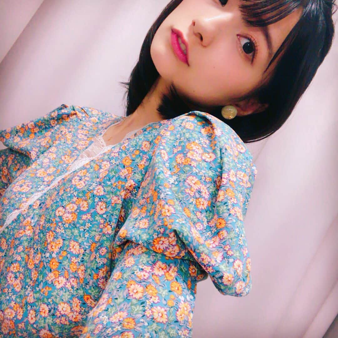 高野麻里佳さんのインスタグラム写真 - (高野麻里佳Instagram)「⠀ ⠀ 妹がチョイスし 通りすがりのおばあちゃんに 「ステキなお洋服ね」 って言われた例のワンピ❤️ #17kg  特に袖口が可愛いんだ😍 #エレファントスリーブ っていうらしいよ！ #たぶん  #YouTube #ゴージャス動画 でも着たから見てみてね♪」9月3日 22時24分 - marika_kohno