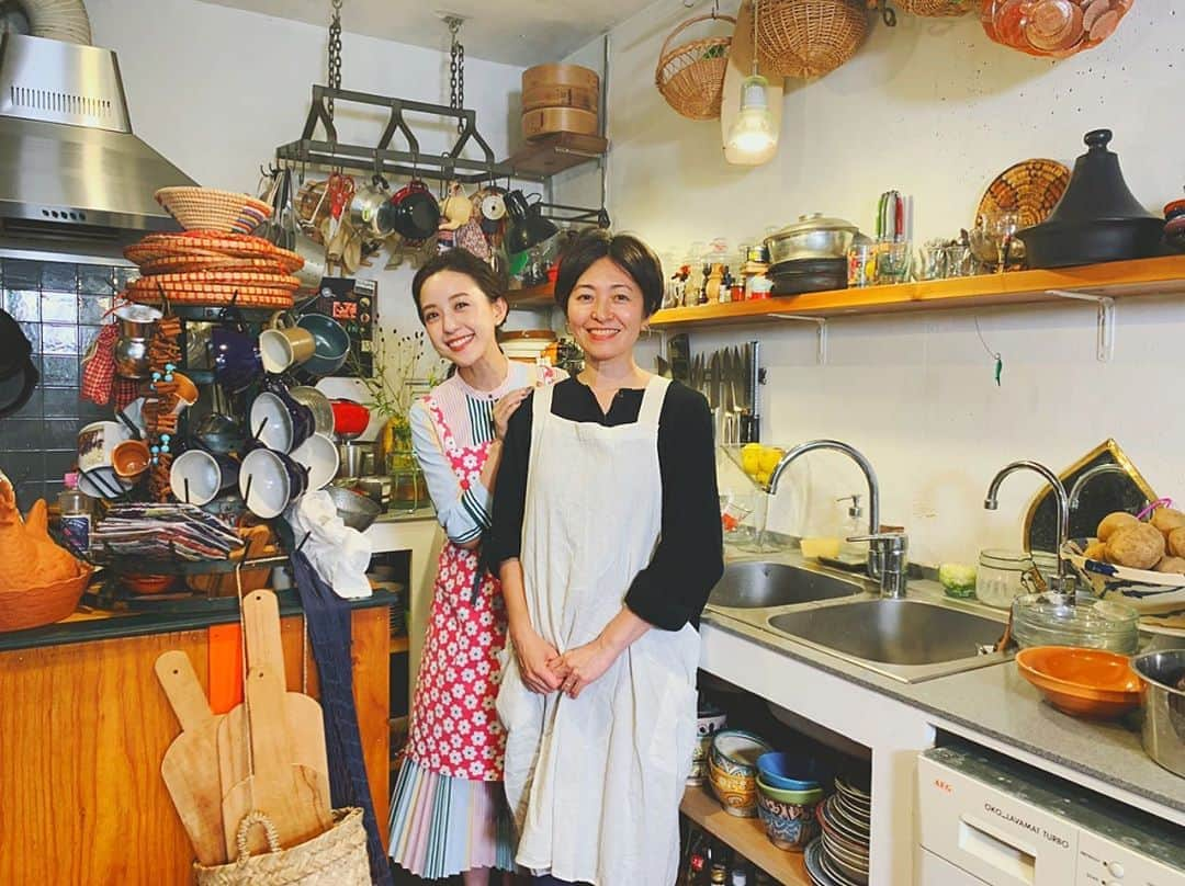 古谷有美さんのインスタグラム写真 - (古谷有美Instagram)「🍳 口尾麻美(@asamikuchio)さんのご自宅で。 パリのアパルトマンのような アジア雑貨のお店のような 好きで溢れた小さな宝箱のようなキッチン。 素敵なおもてなしを有難うございました。 ・ ・ #すてきなキッチン特集 #ビビット#近日公開です #北海道ご出身で勝手に親近感」9月3日 22時39分 - yuumifuruya