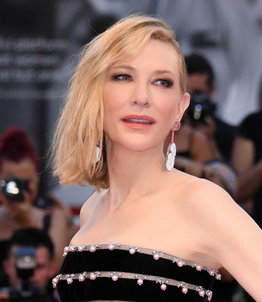 Armani Beautyさんのインスタグラム写真 - (Armani BeautyInstagram)「A few days ago in Venice, Cate Blanchett, Global Armani beauty ambassador, stunned on the red carpet with captivating eyes and a soft pink lip. Tap to get the look. #CateBlanchett #ArmaniBeauty #ArmaniBeautyStars #BiennaleCinema2019 #Venezia76 #makeup」9月3日 22時49分 - armanibeauty