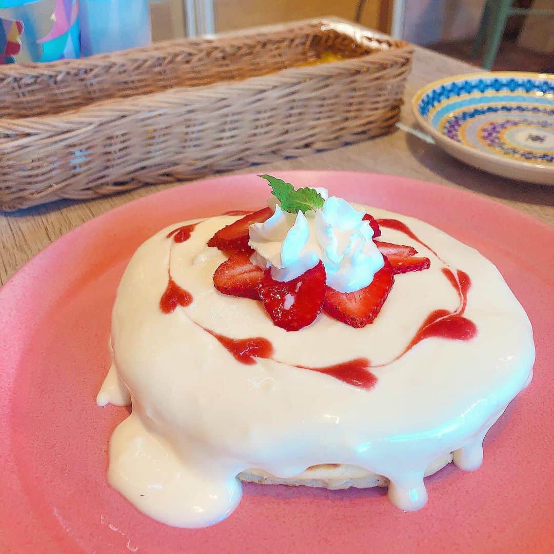 鹿目凛さんのインスタグラム写真 - (鹿目凛Instagram)「可愛いだけじゃなくてとっても美味しいパンケーキ。 #江ノ島 #江ノ島カフェ #パンケーキ」9月3日 23時00分 - kaname_rin