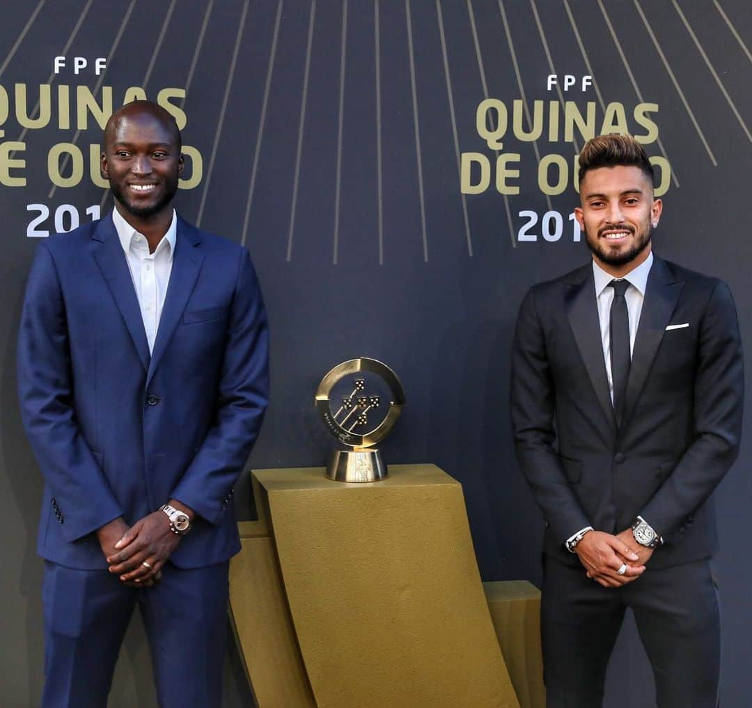 アレックス・ニコラオ・テレスさんのインスタグラム写真 - (アレックス・ニコラオ・テレスInstagram)「Quinas de Ouro 2019 🙏🏽🍀🏆⚽️」9月3日 23時00分 - alextelles13