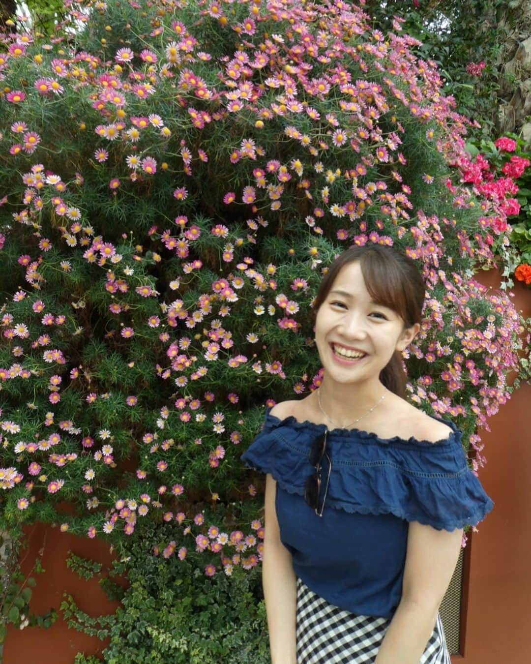 のインスタグラム：「今日は大好きな花に囲まれてリフレッシュできました🌼  #夏休み #休日の過ごし方 #private」