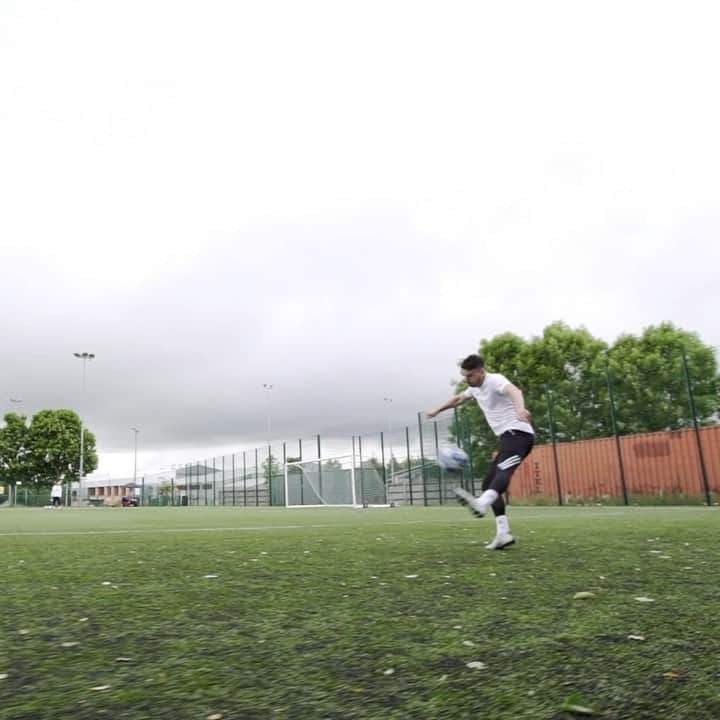 F2Freestylersのインスタグラム：「HARDER THAN IT LOOKS 🤩 #Touch」