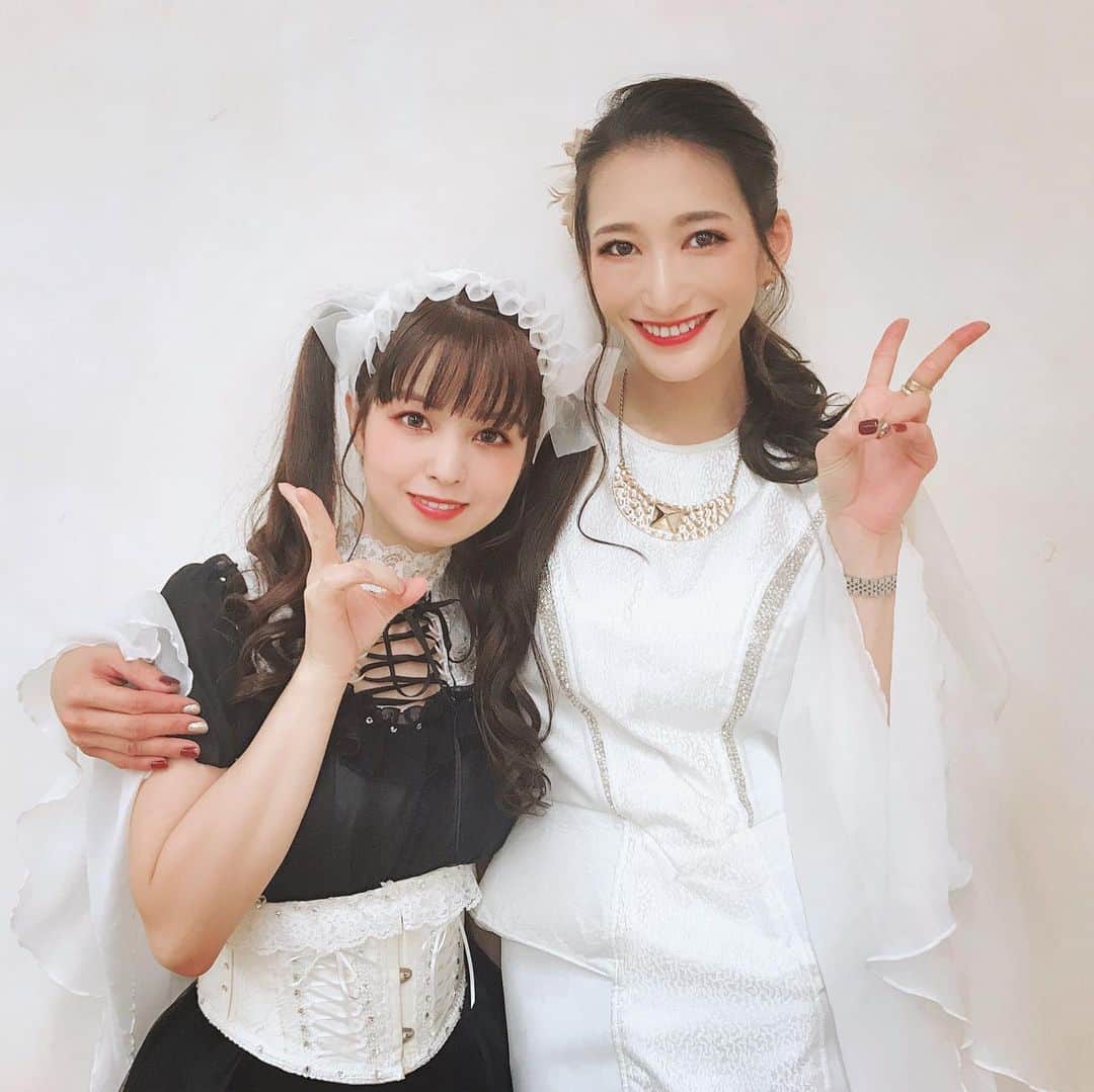 ELISAのインスタグラム：「今回、春奈るな氏と『魔法少女まどか★マギカ』のOP「コネクト」をコラボさせてもらったよ💜  #ニトロプラス #東京ドームシティ #春奈るな #ELISA  #majitenshi #majimegami」