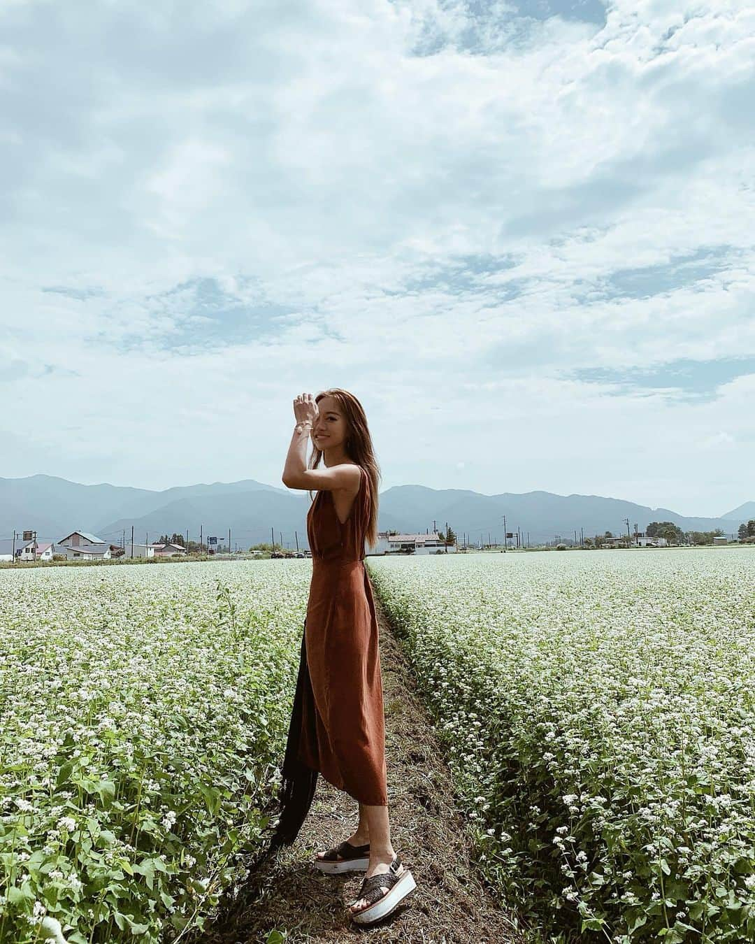 廣田奈々さんのインスタグラム写真 - (廣田奈々Instagram)「🌞🌿✨ 大自然ってこのこと。 辺り一面ソバ畑でした♡ お天気も良くって気持ちかった✨ #natural #sunnyday #instagood #filter #film」9月3日 23時06分 - nana_hirota