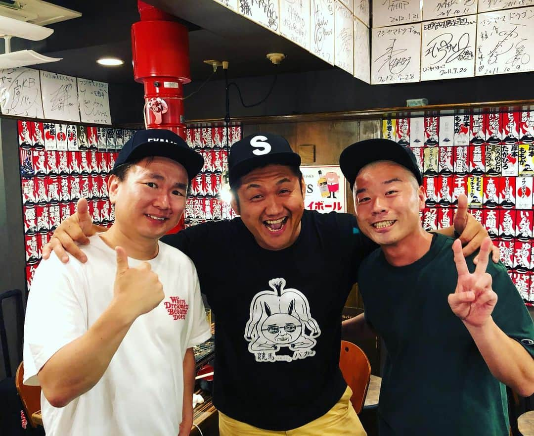 お兄ちゃんさんのインスタグラム写真 - (お兄ちゃんInstagram)「かまいたち山内と恒例のフジヤマドラゴン🍻 今日はアキナ山名も一緒😊 #かまいたち #かまいたち山内 #アキナ #アキナ山名 #フジヤマドラゴン #なんか真ん中すみません #恐縮です #ビタミンＳ #ビタミンＳお兄ちゃん」9月3日 23時06分 - oniichan0715