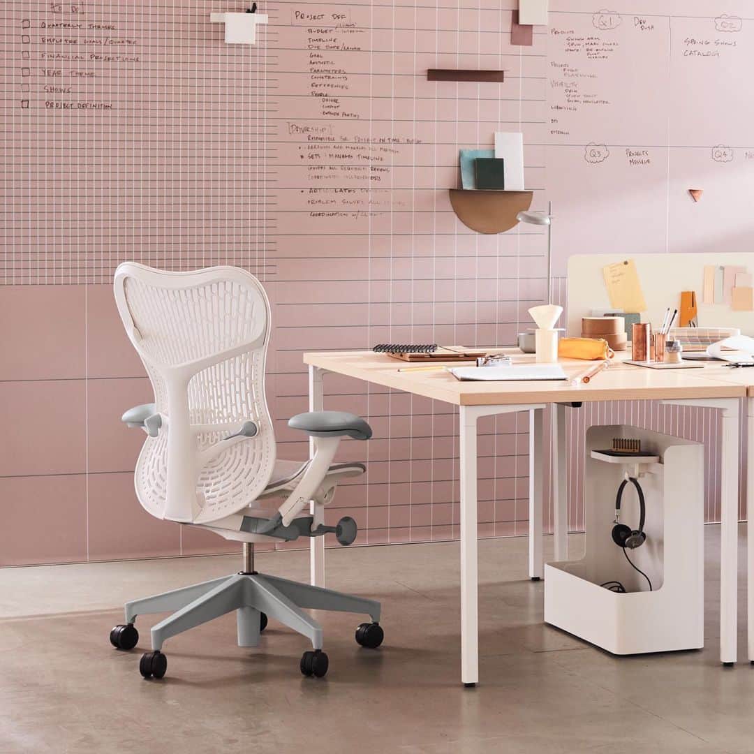 Herman Miller （ハーマンミラー）さんのインスタグラム写真 - (Herman Miller （ハーマンミラー）Instagram)「Today’s the very last day to save 15% and get free shipping on all problem-solving work designs. From desks to world-class ergonomic seeating to organizational accessories, we’ve got you covered.  Sale available in the U.S. and Canada only.」9月3日 23時17分 - hermanmiller