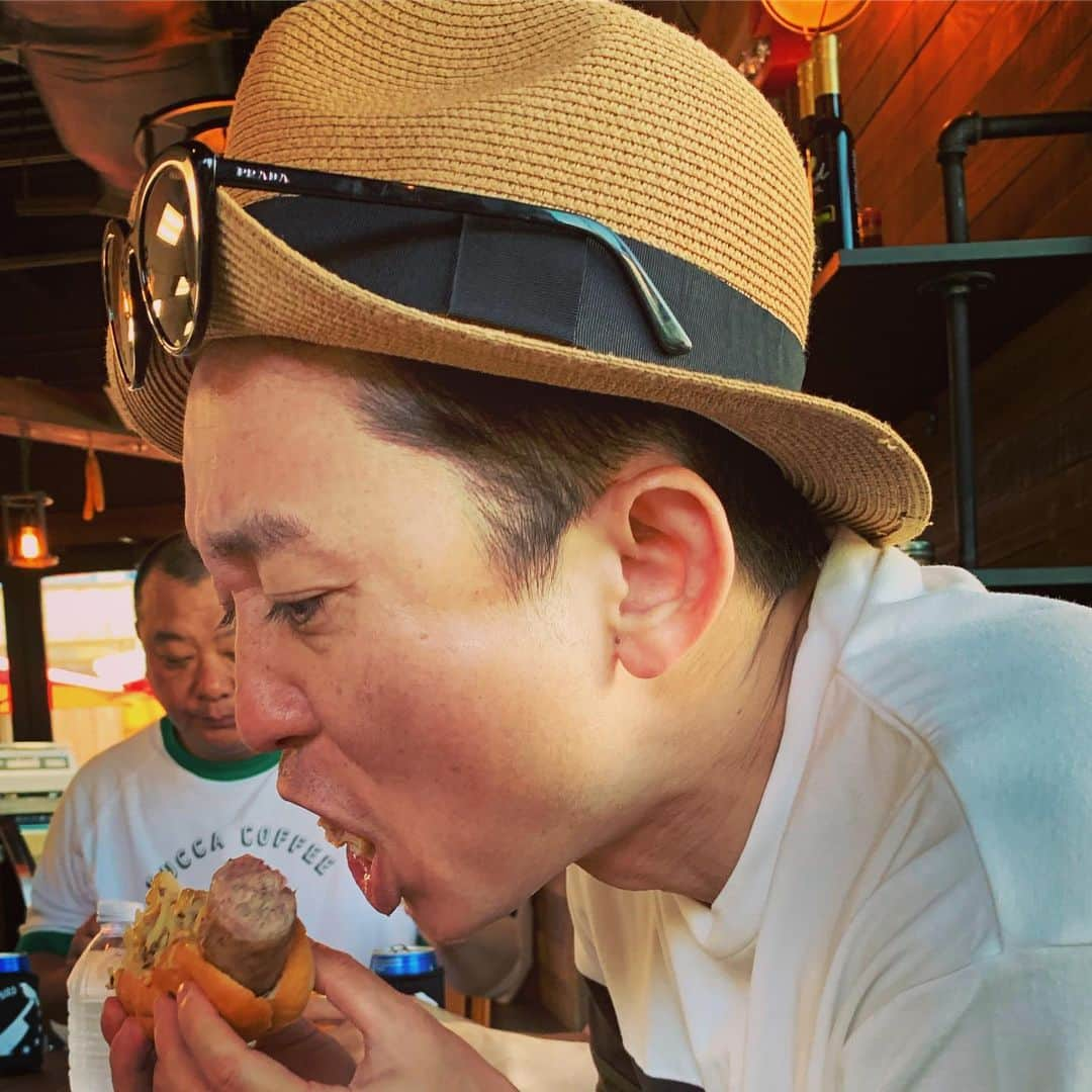 有吉弘行さんのインスタグラム写真 - (有吉弘行Instagram)「よく食べ。 よく飲む。  #有吉の夏休みは９月7日」9月3日 23時10分 - ariyoshihiroiki