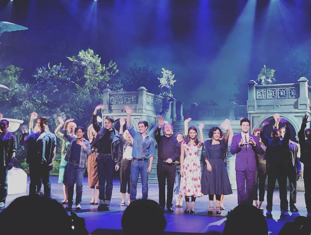 妃海風さんのインスタグラム写真 - (妃海風Instagram)「「WEST SIDE STORY」 観に行きましたよー💃🕺✨✨ . やー。 映画でも。 宝塚バージョンでも。 なんどもみてるのにねぇ。 ストーリー知ってるのにねぇ。 大号泣😭😭😭笑 . ストーリーにももちろん感動して泣いてるんやけど、音楽の美しさにもきっと、心震わされて泣いてるんやとおもうなー。 や、ほんとにさ、改めておもうけどさ、おもしろいよねー音楽ってさー😳 音符の数って決まってるのに、その組み合わせの違いだけで、心震わさたりしてしさぁ。不思議なもんだわ、神秘だわ！ . とにかくね。WEST SIDE STORYの楽曲に改めて感動したので、早速ブルーレイ買って見直して、歌ったりしてるよ。笑 . 踊りもしてみたいな。 オープニングのジェット団やりたいな笑 と、いうことでさっそくジャズダンスレッスン行ってみたよね笑 . まったくもう。 すーぐ影響されるんだから笑笑 . と、いうことで。 明日もWEST SIDE STORYパワーで歌にダンスに、レッスン頑張りまっしょ💃🕺💃🕺✨✨ . #WESTSIDESTORY #夜、ブルーレイ見てたら #アドレナリン湧いてきちゃって #寝れん。笑 #いかんいかん #夜はアニメに限る。笑笑」9月3日 23時20分 - fuhinami_official