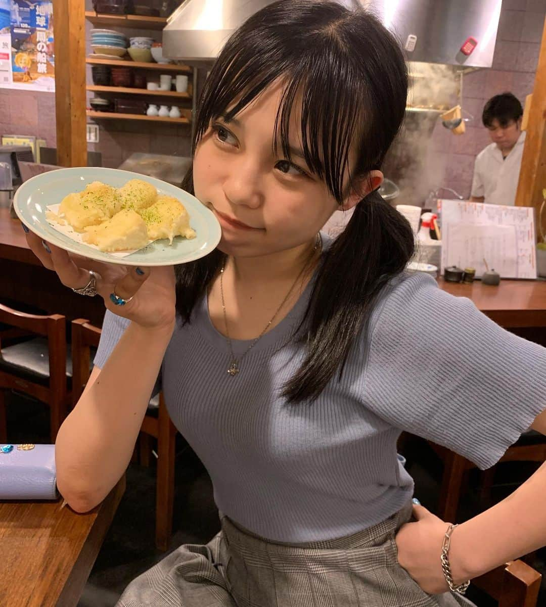 村川緋杏さんのインスタグラム写真 - (村川緋杏Instagram)「AKB48 クリスマス握手会完売ありがとう〜〜💨💙💦🙌🍒💙 . 他の日にちはまだ残ってるから私に会いにきなさい！ . 歩くパワースポットよ！ #手に持ってるご飯なんでしょ . #AKB48 #握手会 #クリスマス #おいで💨 #HKT48 #村川緋杏 #びびちゃん」9月3日 23時24分 - murakawabibiann