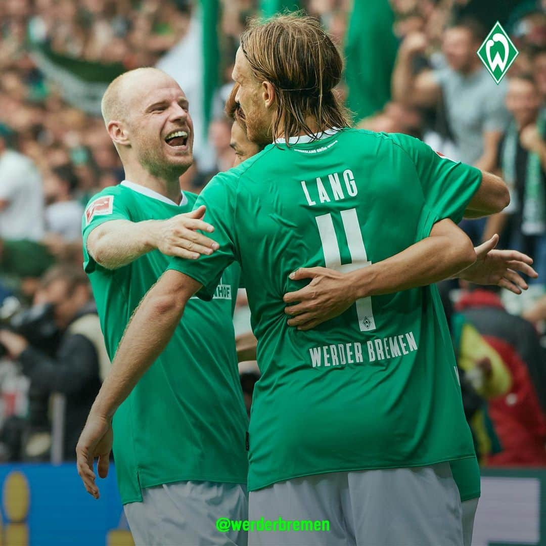 ヴェルダー・ブレーメンさんのインスタグラム写真 - (ヴェルダー・ブレーメンInstagram)「Just crew love is true love.💚 _______ #werder #bremen #svw #Team #Truppe #Jubel #bundesliga #grünundweiß #nurderSVW」9月3日 23時25分 - werderbremen