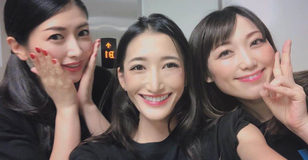 ELISAのインスタグラム：「大好きな茅原実里さん、栗林みな実さんと、記念に写真撮りました🥰❤️ 相変わらず皆さま変わらずお綺麗..そして変わらず優しい...😭 今回のニトロプラスさんのイベントで、春奈るなちゃんとのコラボや、西川貴教さんや、いとうかなこさん、ニッポン放送の吉田尚記さん、、、、 ほんとに大好きな先輩方にたくさんお会いできて嬉しかったなぁ🥰  ニトロプラスさま、改めて20周年、おめでとうございます🧸💕 またELISAも関わっていけるように、頑張ります⭐️😌♥️ #ニトロプラス  #茅原実里 #栗林みな実 #ELISA」