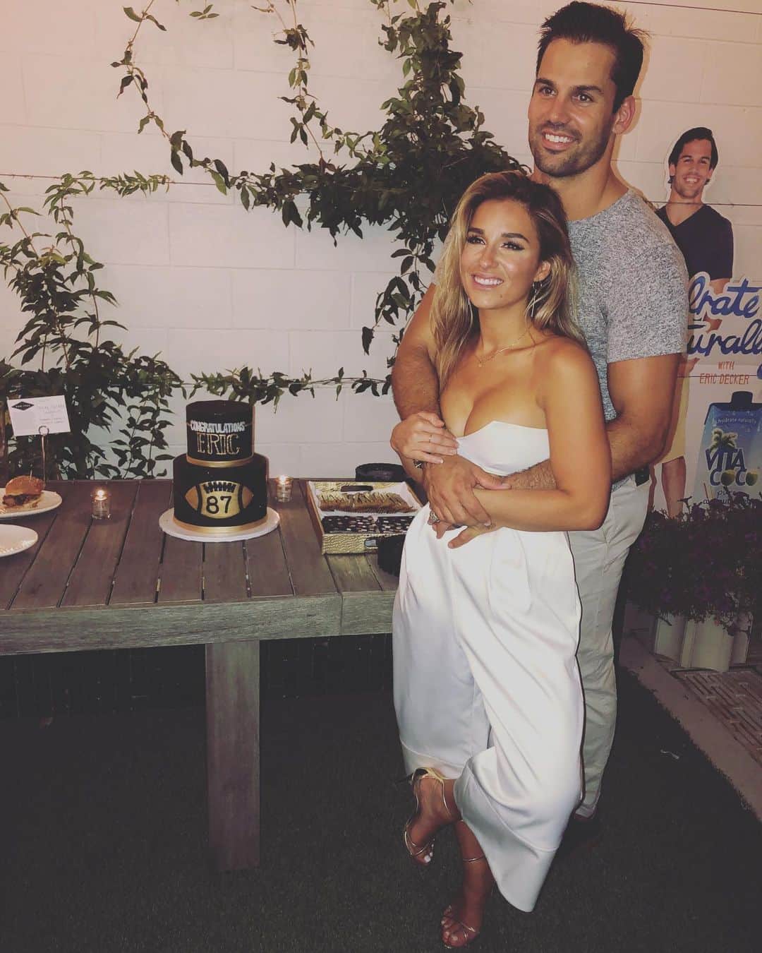 Jessie Jamesさんのインスタグラム写真 - (Jessie JamesInstagram)「This last weekend we finally got to celebrate @ericdecker retirement from 8 years in the NFL ! It was so much fun and so special to be able to celebrate an amazing career and all of his accomplishments and record breaking moments we were able to look back on. I am so proud of this man and all he achieved 💖 Thank you so much to everyone who came and the ones who took the time to fly in from out of town and be here to show your love. It means so much to us!」9月3日 23時32分 - jessiejamesdecker