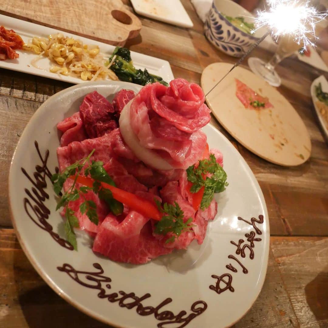 黒坂優香子さんのインスタグラム写真 - (黒坂優香子Instagram)「🎂✨ ・ ・ いつものメンバーでゆりちゃんのお誕生日のお祝い👼💗 ・ 全員集合できた🥰 やっぱり毎回時間がいくらあっても足りない😂 ・ ・ 甘いものが苦手なゆりちゃんなので お肉ケーキにしたよ🍖 喜んでくれて良かった💗 ・ ・ ゆりちゃんおめでとう💗💗💗」9月3日 14時39分 - yukakokurosaka0606