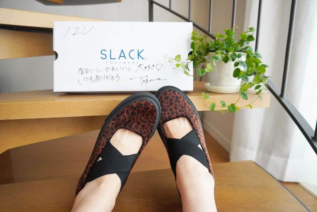 izu（出岡美咲）さんのインスタグラム写真 - (izu（出岡美咲）Instagram)「おしゃれ番長 @takuma_iwasaki から とっても可愛いGIFT！  ヴィーガンレザーとフェイクファーから構成されたレオパード柄シューズ。たくまありがとう😘  #shoes #shoestyle #newin」9月3日 14時56分 - izu_stagram