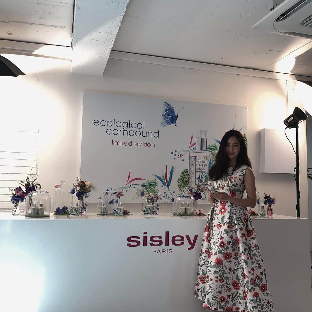 ハン・チェアさんのインスタグラム写真 - (ハン・チェアInstagram)「언제나 #sisley 🌺」9月3日 15時02分 - chaea_han