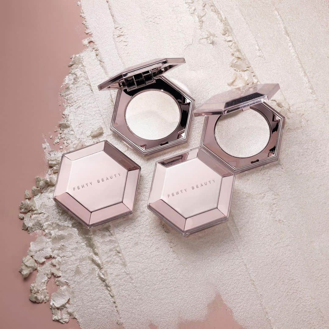 DFS & T Galleriaさんのインスタグラム写真 - (DFS & T GalleriaInstagram)「@FentyBeauty by Rihanna is now available in Hong Kong & Macau! Discover the new generation of beauty with best sellers like Diamond Bomb All-Over Diamond Veil, Stunna Lip Paint and Pro Filt’r Hydrating Foundation. Visit #TGalleria by DFS to shop now.  #FentyBeautyxHK」9月3日 15時04分 - dfsofficial