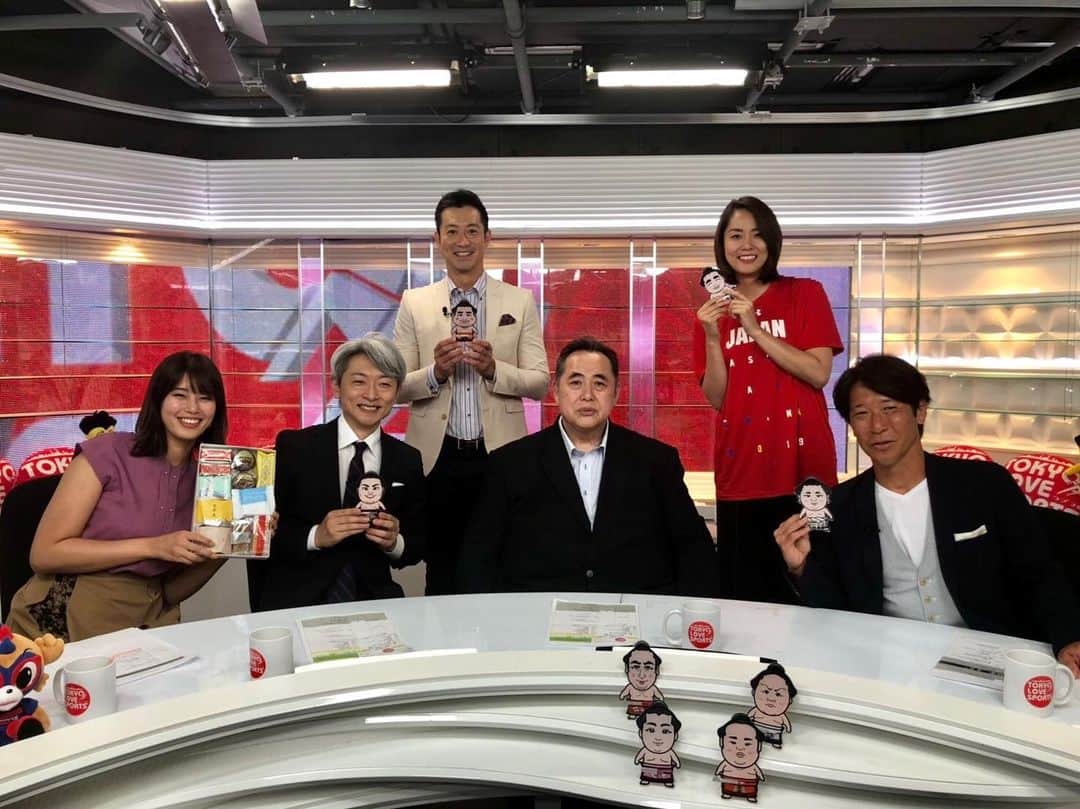のインスタグラム：「昨日の生放送！芝田山親方が9月場所の見所を紹介してくれました😊そして、俺の顔が黒すぎる😱 #tokyomx #tokyolovesports #登坂淳一 #稲村亜美 #宮下純一 #中川聴乃 #芝田山親方 #スイーツ親方」