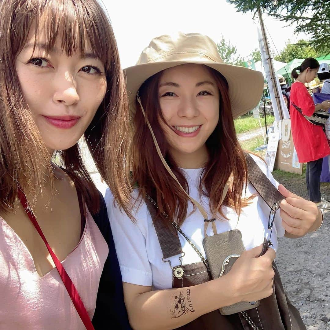 坂本美雨さんのインスタグラム写真 - (坂本美雨Instagram)「#tinygardenfestival  @ur_tinygarden  青空の下で堀込さんの歌声を堪能…。 . セコム一家とのフェスはほんとに楽しい。 移動がハードになっちゃったのでなまこを連れてこれずざんねん。 新しいお友だちもできて、 また次回がたのしみ…☺️」9月3日 15時29分 - miu_sakamoto