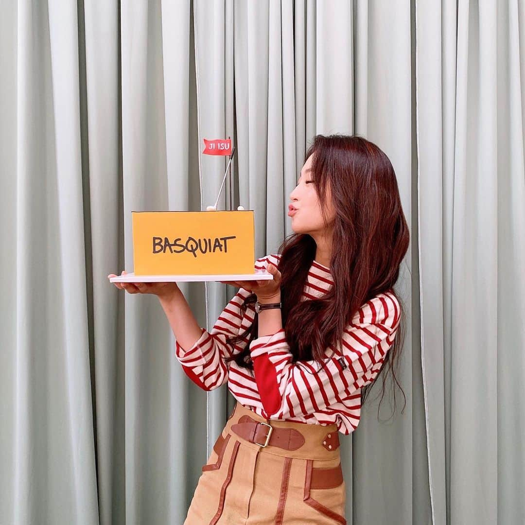 jiesuuさんのインスタグラム写真 - (jiesuuInstagram)「예쁜 케익 감사합니다아 🎂💓 #BASQUIAT 📸📸📸🔜🔜🔜🔜」9月3日 15時30分 - jiesuu