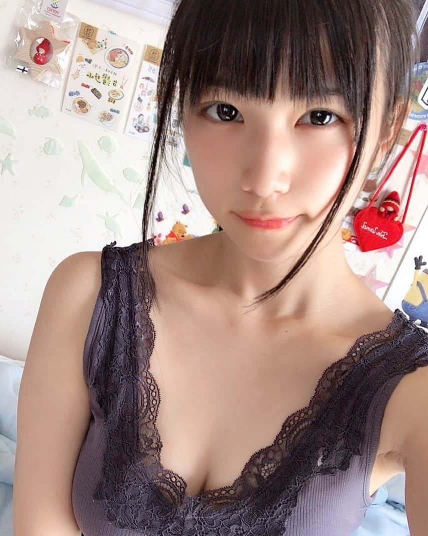 村上りいなさんのインスタグラム写真 - (村上りいなInstagram)「こんにちは🥰🥰 #instagood #gravureidol #followme #selfie #tanktop #love」9月3日 15時32分 - riina_murakami