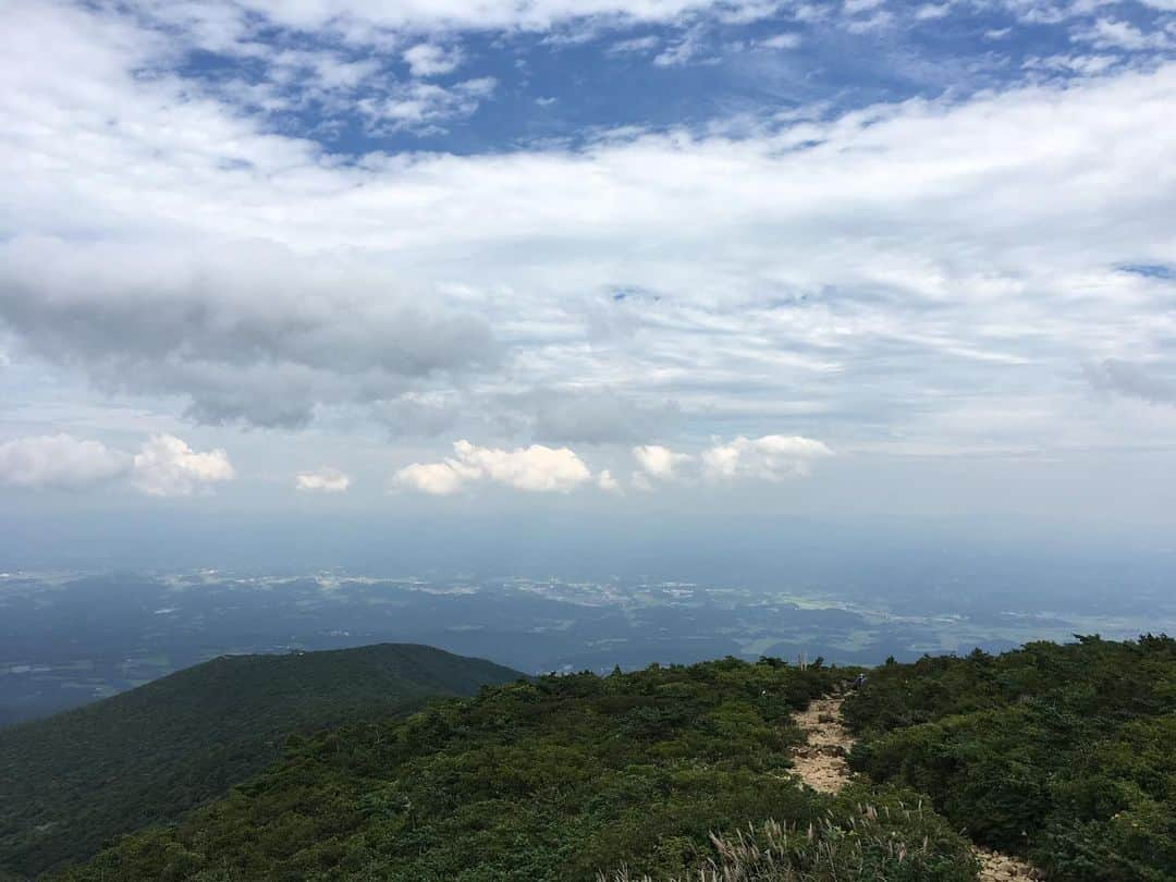 長澤青空さんのインスタグラム写真 - (長澤青空Instagram)「後輩3人連れて安達太良山登山🗻 #絶景ってほどではない #登頂  #安達太良山 #適温すぎて快適だった #道間違えたのは内緒 #登れそう岩めっちゃあった #蛇見つけた #昼飯は焼きそばとウインナーとベーコンとマシュマロ #野菜は買ったが切れなかった #一応部活 #焼きマシュマロのプロ #下界LOVE #だらしなボディ #デブ」9月3日 15時33分 - foifoi3