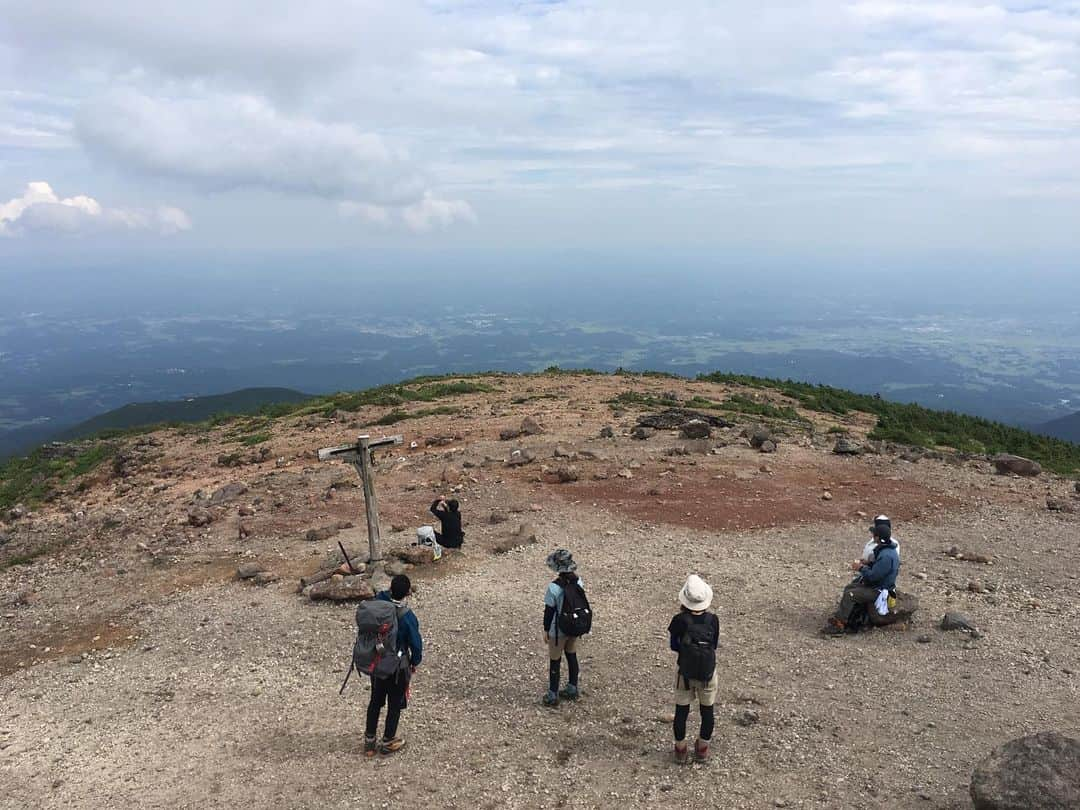 長澤青空さんのインスタグラム写真 - (長澤青空Instagram)「後輩3人連れて安達太良山登山🗻 #絶景ってほどではない #登頂  #安達太良山 #適温すぎて快適だった #道間違えたのは内緒 #登れそう岩めっちゃあった #蛇見つけた #昼飯は焼きそばとウインナーとベーコンとマシュマロ #野菜は買ったが切れなかった #一応部活 #焼きマシュマロのプロ #下界LOVE #だらしなボディ #デブ」9月3日 15時33分 - foifoi3