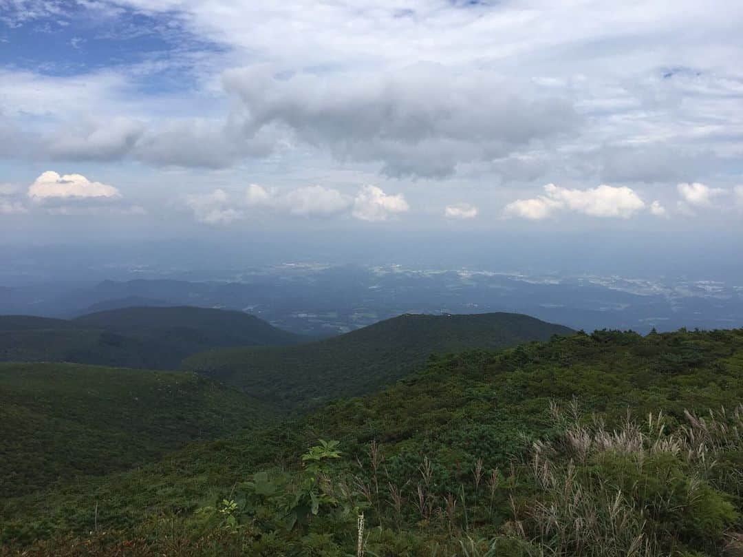 長澤青空さんのインスタグラム写真 - (長澤青空Instagram)「後輩3人連れて安達太良山登山🗻 #絶景ってほどではない #登頂  #安達太良山 #適温すぎて快適だった #道間違えたのは内緒 #登れそう岩めっちゃあった #蛇見つけた #昼飯は焼きそばとウインナーとベーコンとマシュマロ #野菜は買ったが切れなかった #一応部活 #焼きマシュマロのプロ #下界LOVE #だらしなボディ #デブ」9月3日 15時33分 - foifoi3