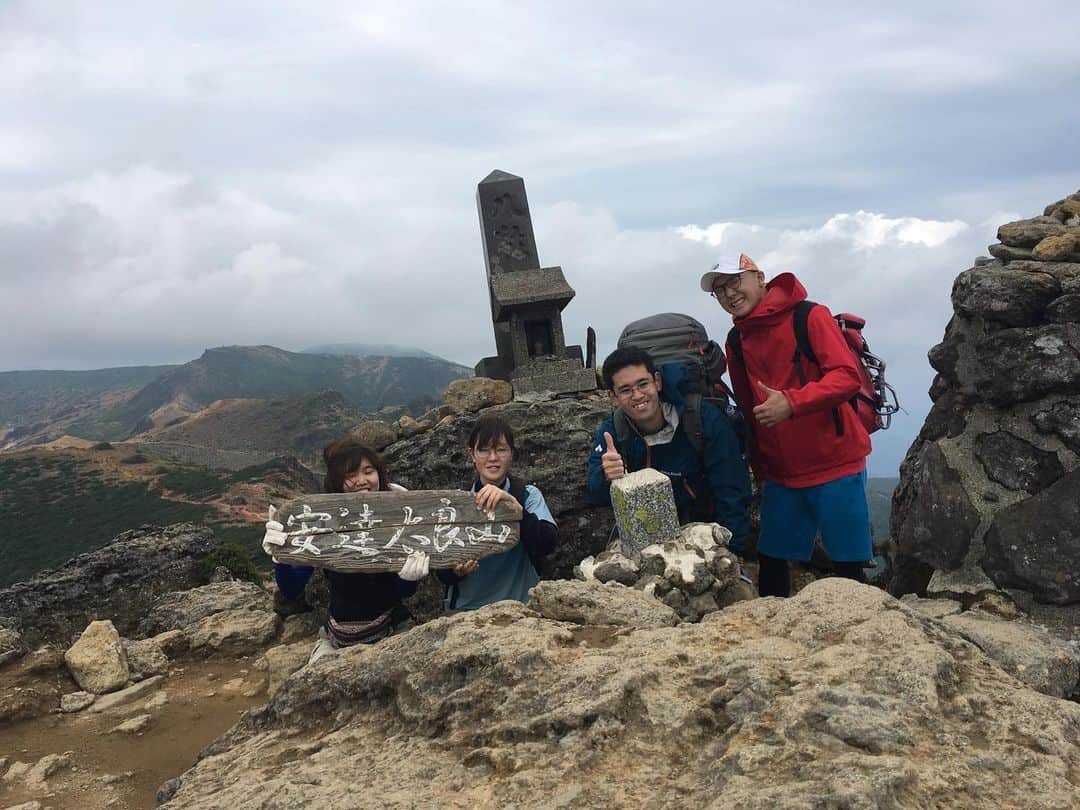 長澤青空さんのインスタグラム写真 - (長澤青空Instagram)「後輩3人連れて安達太良山登山🗻 #絶景ってほどではない #登頂  #安達太良山 #適温すぎて快適だった #道間違えたのは内緒 #登れそう岩めっちゃあった #蛇見つけた #昼飯は焼きそばとウインナーとベーコンとマシュマロ #野菜は買ったが切れなかった #一応部活 #焼きマシュマロのプロ #下界LOVE #だらしなボディ #デブ」9月3日 15時33分 - foifoi3