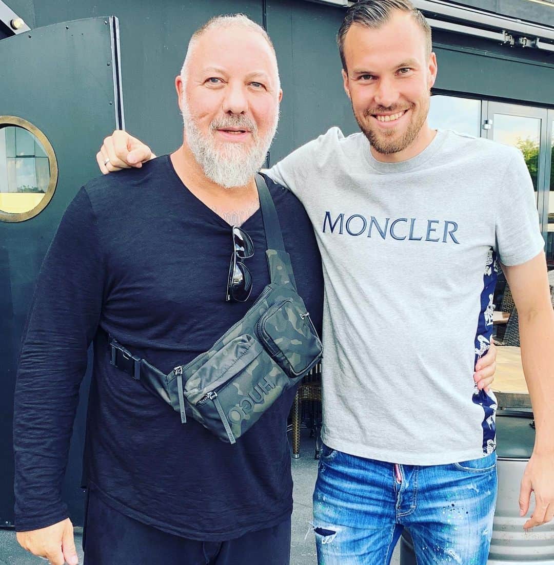 ケヴィン・グロスクロイツのインスタグラム：「Guten Morgen 😊👊🏻💯 Hoffe bei euch ist alles ok?! Euch einen schönen Dienstag 💪🏻 #isso」