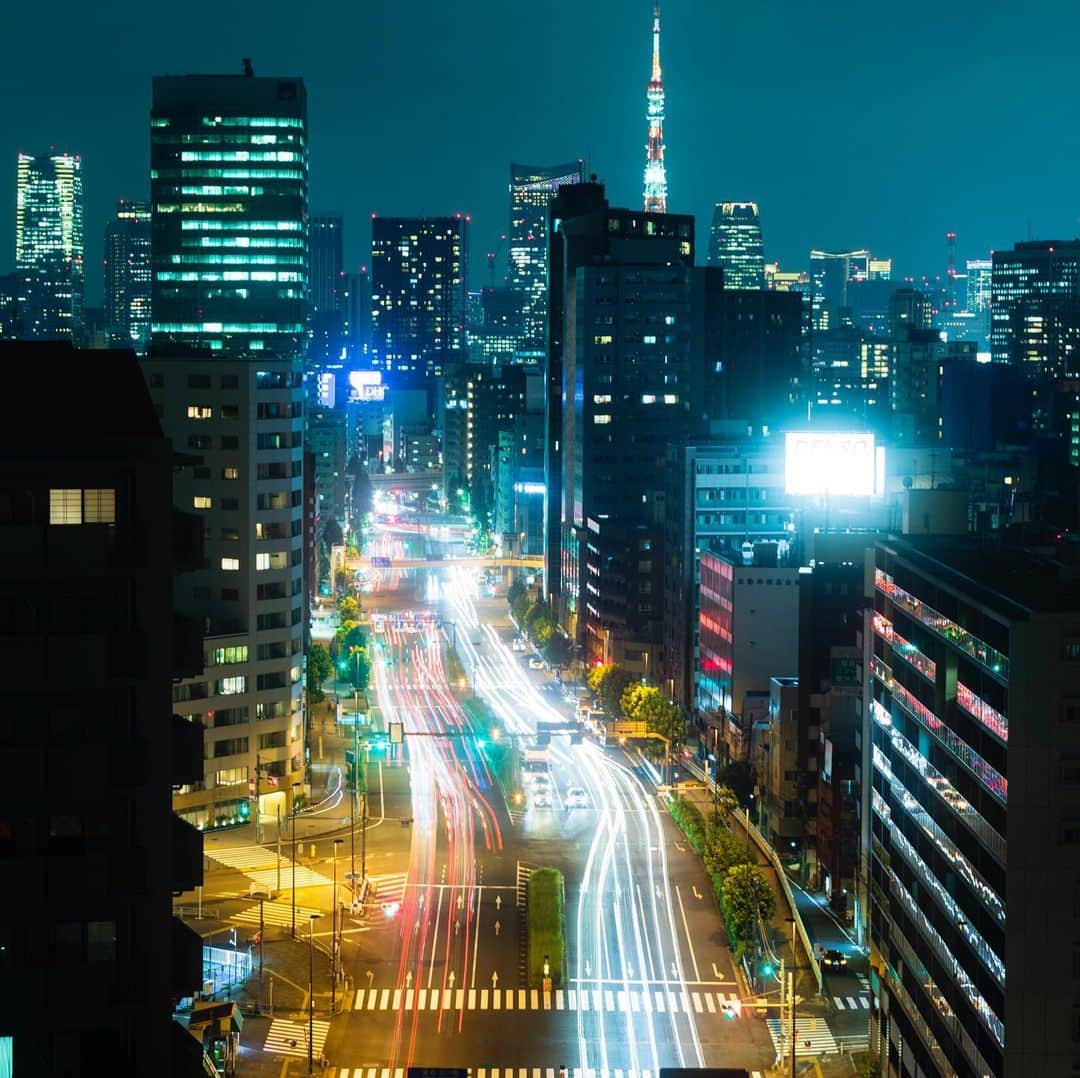 Meiji Gakuin/明治学院大学/明学さんのインスタグラム写真 - (Meiji Gakuin/明治学院大学/明学Instagram)「白金キャンパス本館から見た、麻布方面の夜景。車の光跡がとてもきれい。1967年まではこの道を都電が往来していたそうです。 #夜 #夜景 #東京タワー #摩天楼 #光 #光跡 #大学 #明学 #明治学院大学 #白金 #東京 #カメラ #夜景ら部 #ファインダー越しの私の世界  #meijigakuin #university #nightview #skyscraper #tokyotower #tokyo #japan #camera #instagood #instalike #instaphoto」9月3日 15時42分 - mguniv