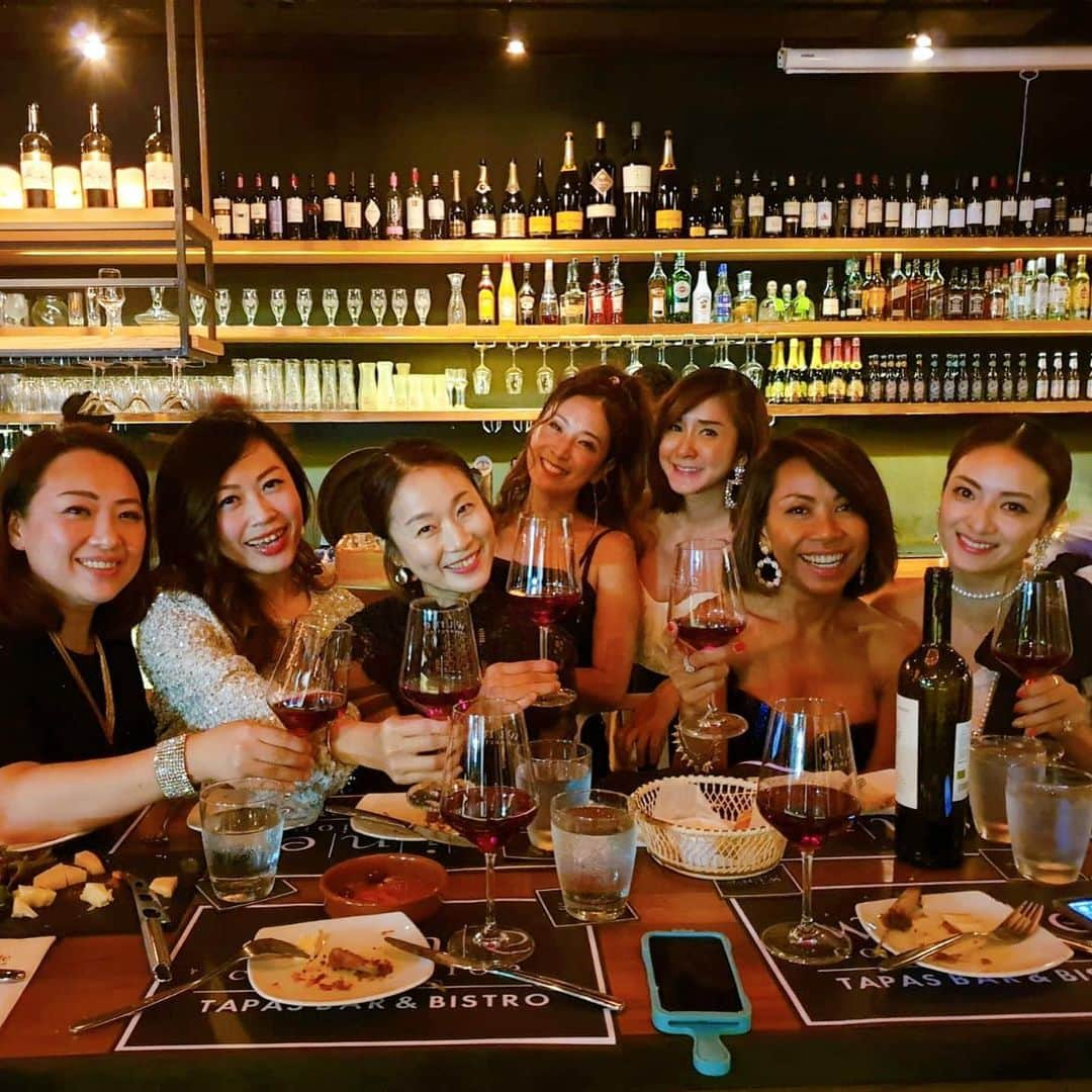 畑田亜希さんのインスタグラム写真 - (畑田亜希Instagram)「🎉Happy Birthday 🎂Yin 🎉 ・ Such a wonderful night 👯‍♀️ ・ #2019 #sg #birthdaygirl #ladysnight #happybirthday #marquee」9月3日 15時46分 - akihatada