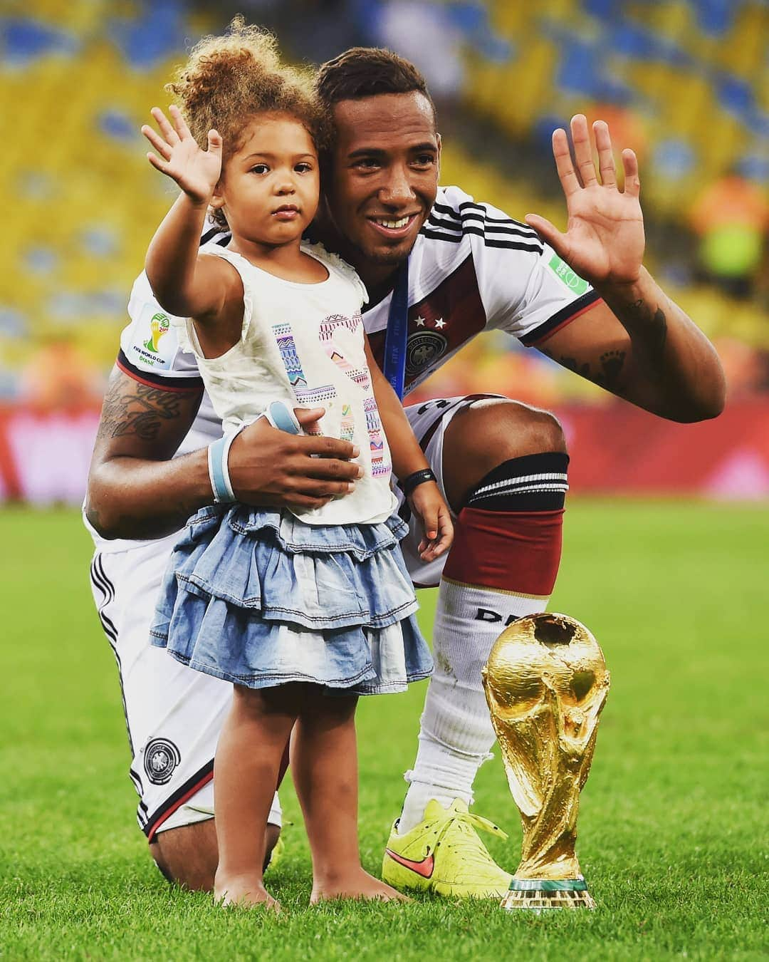 FIFAワールドカップさんのインスタグラム写真 - (FIFAワールドカップInstagram)「#HappyBirthday to 2014 FIFA #WorldCup winner @jeromeboateng!」9月3日 16時00分 - fifaworldcup