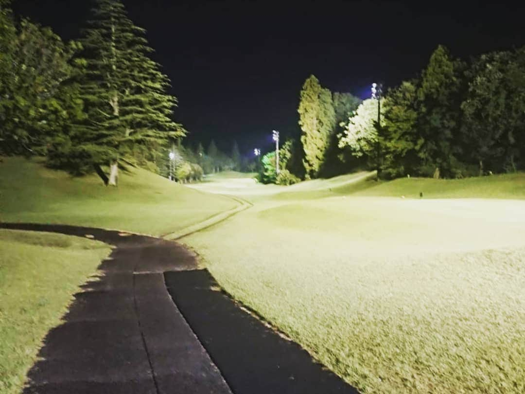 前園真聖さんのインスタグラム写真 - (前園真聖Instagram)「ナイターではなく早朝スルー😁 #ゴルフ #早朝スルー #golf #前園真聖」9月3日 15時55分 - maezono_masakiyo