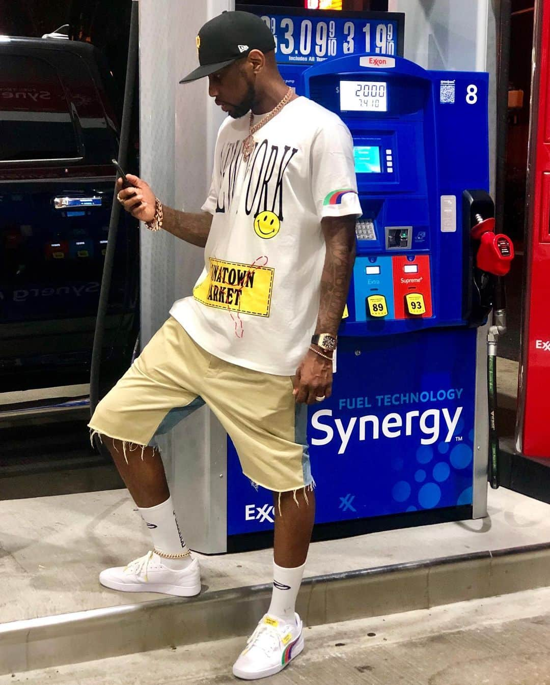 ファボラスさんのインスタグラム写真 - (ファボラスInstagram)「when ya Exx on the phone tryna gas you.. ⛽️🙄😂 #WordplayCaption」9月3日 15時57分 - myfabolouslife