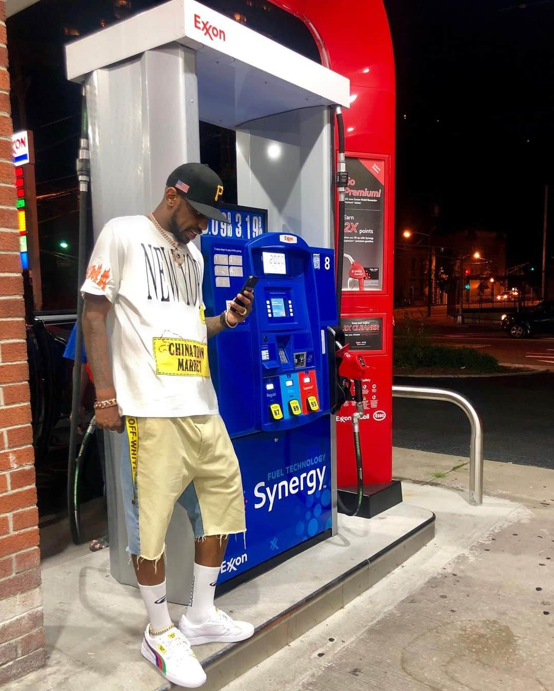 ファボラスさんのインスタグラム写真 - (ファボラスInstagram)「when ya Exx on the phone tryna gas you.. ⛽️🙄😂 #WordplayCaption」9月3日 15時57分 - myfabolouslife