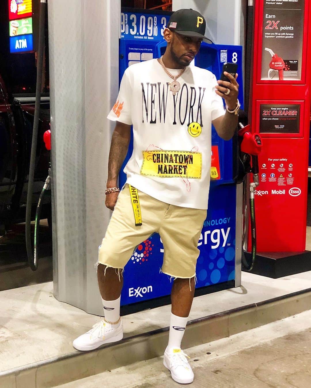 ファボラスのインスタグラム：「when ya Exx on the phone tryna gas you.. ⛽️🙄😂 #WordplayCaption」