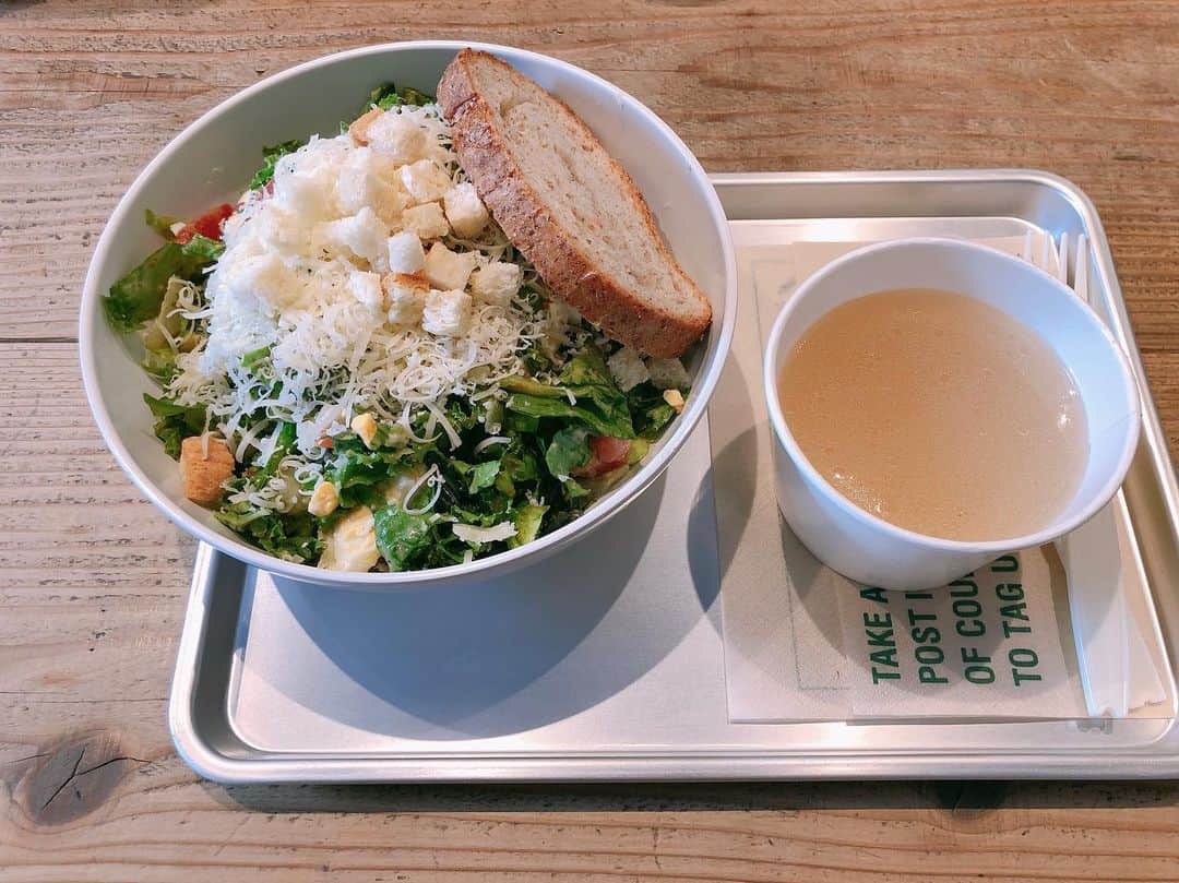 山下莉奈さんのインスタグラム写真 - (山下莉奈Instagram)「グリーンブラザース🥗❣️ 初めて食べました✨ １０年来可愛がってもらってる先輩とMT終わりに♪♪楽しかった✨ スープはビーフブロス?🐄 体に良い感がひしひしと伝わる😍✨スープだけでも秋冬とか飲みに行く🙋‍♀️ #greenbrothers #salad #サラダ #ビーフブロス」9月3日 16時02分 - rinayamashita