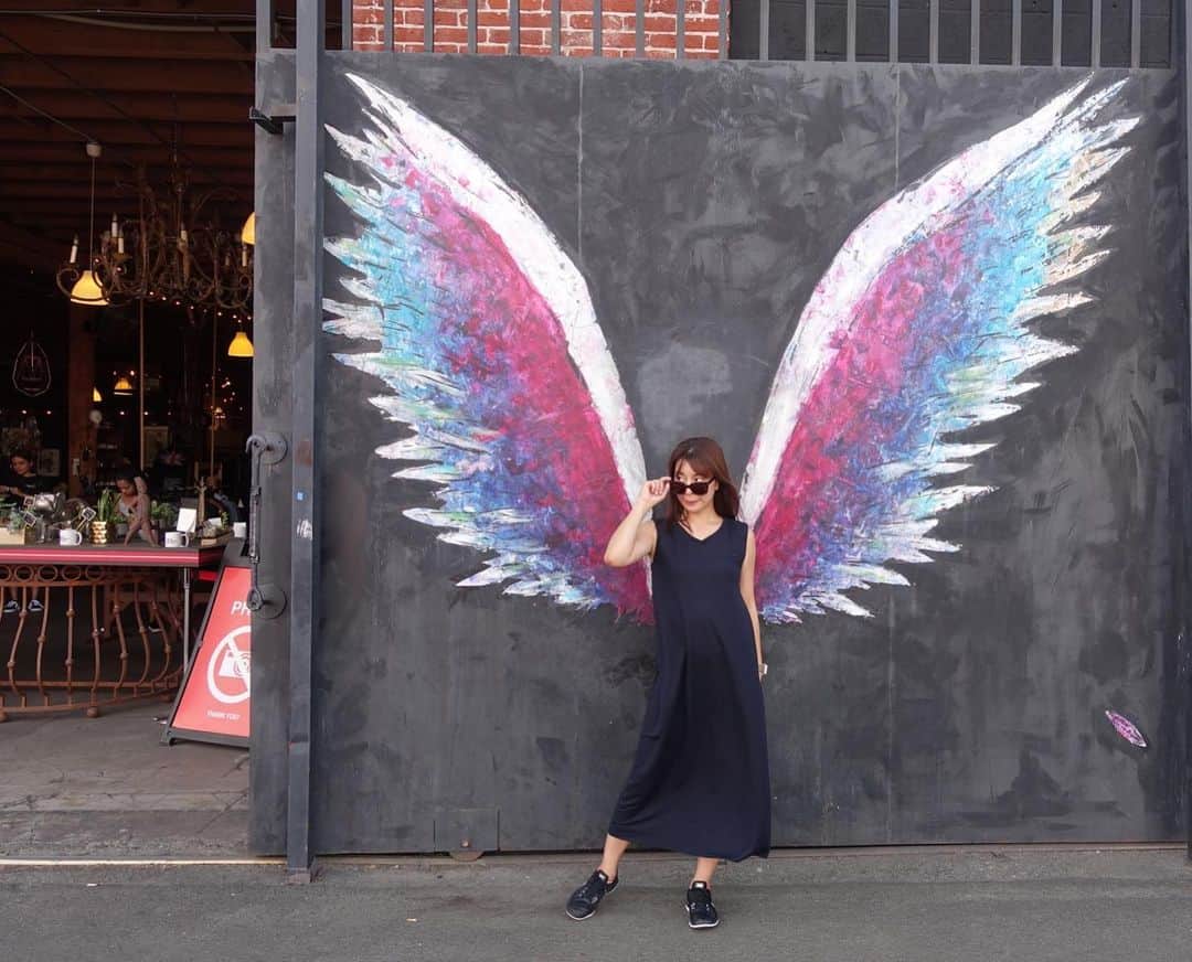 橋本真依さんのインスタグラム写真 - (橋本真依Instagram)「・﻿ 街のいたるところにあったウォールアート🎨﻿ 都市の名前に「angel」がついてるだけあって﻿ 天使になれる場所がいっぱい👼﻿ ﻿ 絵があんまりうまくない私にとっては﻿ ウォールアートは感動するものも沢山あったよ！﻿ ﻿ ﻿ ﻿ ﻿ ﻿ #女子力ねーさん#ロサンゼルス#ロサンゼルス旅行#タビジョ#サンタモニカ#ハリウッド﻿ #happy#smile#love#peace#lucky#tbt#l4l#followme#followback#instagood#photooftheday#Japan#beach#sea#swimwear#LA#Hollywood﻿#losangeles」9月3日 16時08分 - hashimotomai430