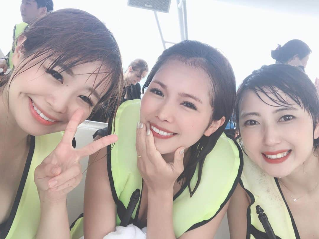 沢辺りおんさんのインスタグラム写真 - (沢辺りおんInstagram)「3人でイルカと泳ぐツアーに来ました！ 95%の確率で会えると言ってましたが、我々は5%側でした！ イルカと泳ぐのが今の1番の夢になりました。  #イルカ #泳げず #悲しい」9月3日 16時13分 - rionsawabe