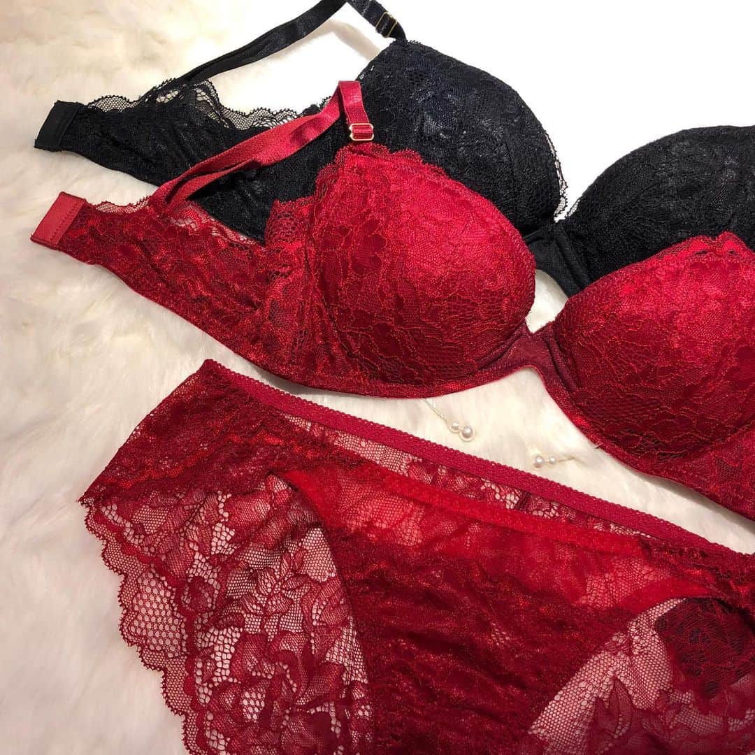 Ravijour札幌4丁目プラザ店のインスタグラム：「#ONSALE  脇高なデザインでレースが魅力的な、ラインフラワー😘💕 詳しくはBLOG書きました！ TOPのURLから飛んでください✈️ #ravijour  #ravijourstaff  #ravijour_official  #ravijoursapporo  #ラヴィジュール」