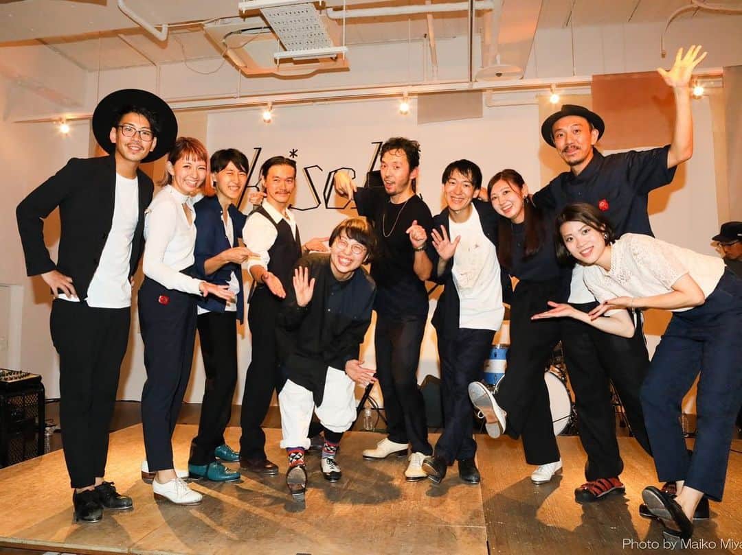 安達雄基さんのインスタグラム写真 - (安達雄基Instagram)「myfam👨‍👩‍👧‍👧🏠✨ 年々増えるネオkids。 来年辺りあだちネバーランド作ろう。 写真3枚目からは#安達を探せ になっております。#kaztapstudio#2019#kiseki#tapdance#タップダンス皆さんお疲れ様でした✨✨」9月3日 16時38分 - yuki_adachi_tap