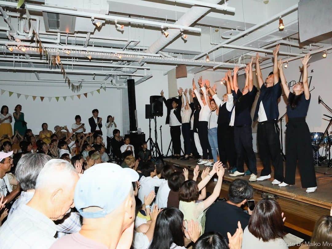 安達雄基さんのインスタグラム写真 - (安達雄基Instagram)「myfam👨‍👩‍👧‍👧🏠✨ 年々増えるネオkids。 来年辺りあだちネバーランド作ろう。 写真3枚目からは#安達を探せ になっております。#kaztapstudio#2019#kiseki#tapdance#タップダンス皆さんお疲れ様でした✨✨」9月3日 16時38分 - yuki_adachi_tap