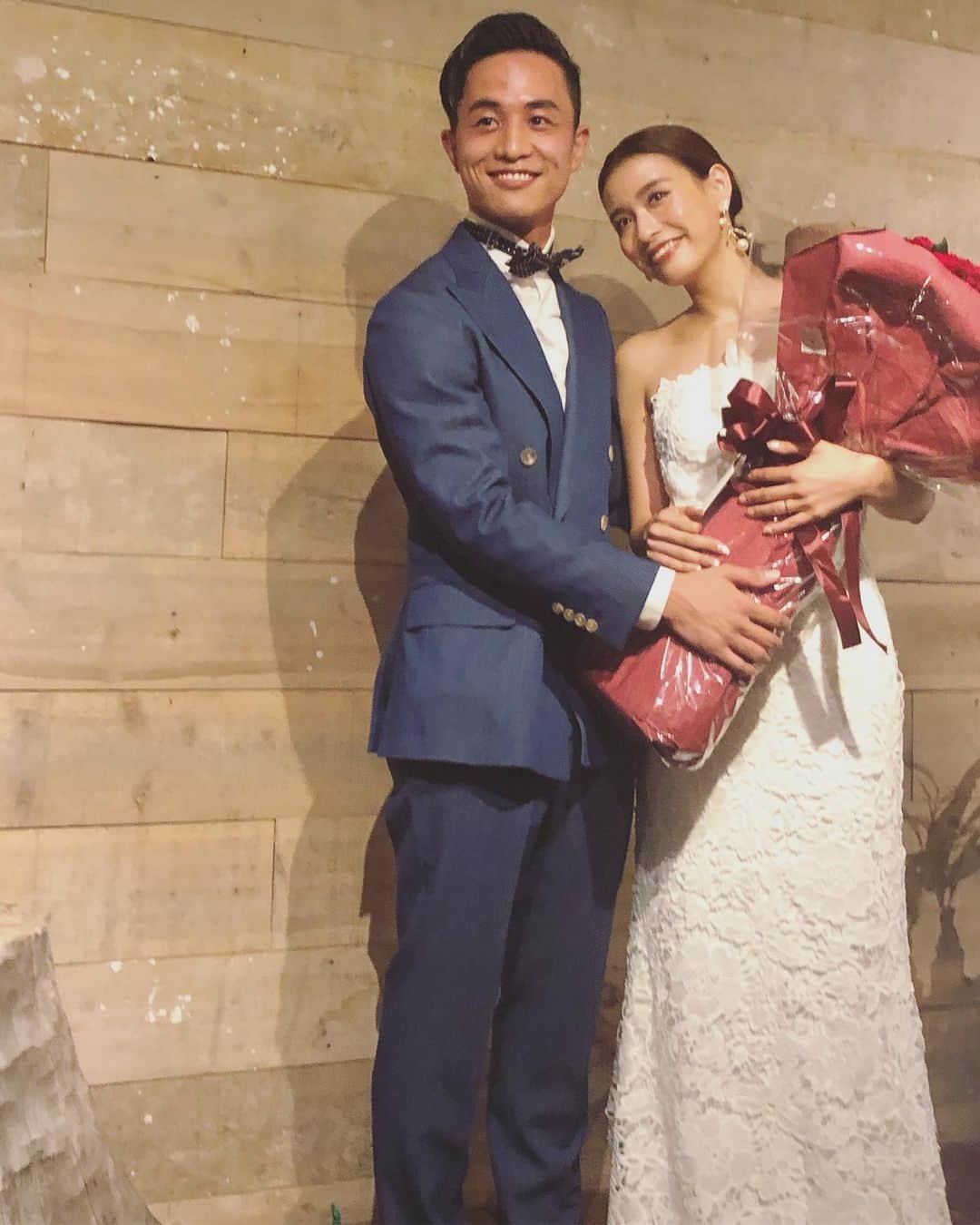 藤川沙弥さんのインスタグラム写真 - (藤川沙弥Instagram)「𓂅𓇚𓇬﻿ ﻿ @tucha_k wedding party♥︎♥︎♥︎﻿ ﻿ もう美過ぎて美過ぎて…﻿ この日を楽しみにしてたから﻿ もぅ。胸がいっぱい😭✨﻿ ﻿ つーちゃんとみーほの可愛いすぎる﻿ 満面の笑顔で心が癒されました🥺💗💗﻿ ﻿ 最後には新郎から新婦への﻿ サプライズのムービーに100本の薔薇🌹﻿ 最高。かっこよすぎる。。👏🏻👏🏻﻿ ﻿ みちゅき様も最初だけ﻿ 登場してたよ👶🏻💕💕💕﻿ ﻿ 2人の周りには優しくて暖かい人達ばかりで﻿ この日は本当笑いすぎて﻿ 楽しすぎる時間をありがとう🥳😆🌙﻿ ほんとにおめでとうっ☺️💛💛﻿ ﻿ ﻿ ﻿ ﻿ ﻿ ﻿ #wedding#weddingparty﻿ #happywedding」9月3日 17時02分 - s_a_y_a_p_i