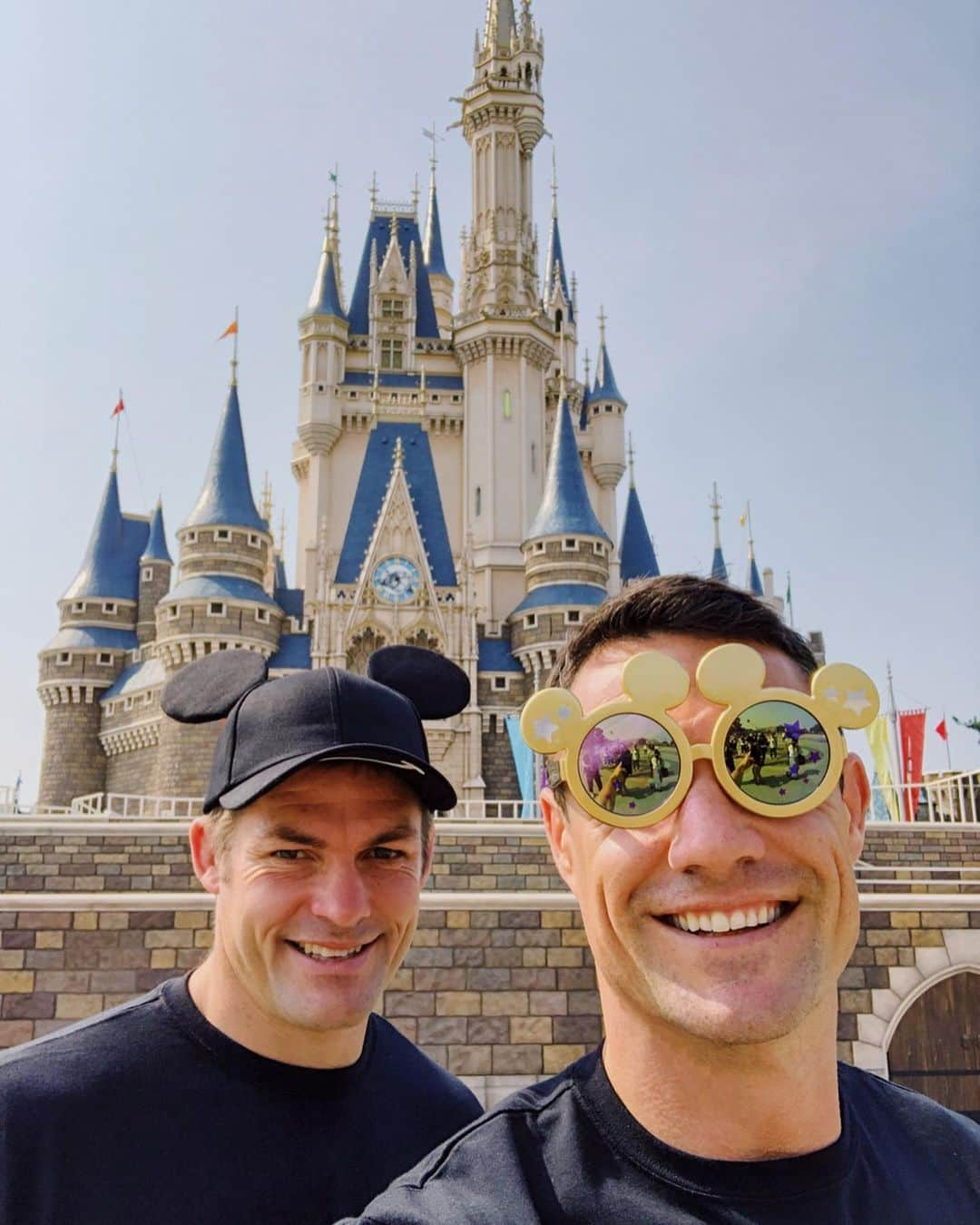 ダニエル・カーターさんのインスタグラム写真 - (ダニエル・カーターInstagram)「Ever been to Tokyo Disneyland with Richie McCaw?😆 #tokyodisneyresort #PR」9月3日 17時00分 - dancarter_