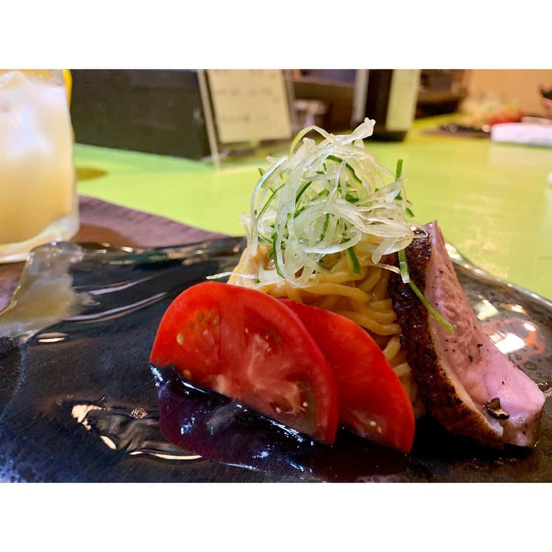 芦田美歩さんのインスタグラム写真 - (芦田美歩Instagram)「.﻿ .﻿ .﻿ 【食堂とだか】@五反田﻿ ﻿ グルメな知り合いにお誘いいただき﻿ なかなか予約がとれないと噂のとだかさんへ…﻿ ﻿ 飲み放題のついたコースで8000円🍴﻿ ﻿ 前菜やメインというよりはとだかさん自慢のお料理をコンプリートさせてもらったって感じ💓﻿ ﻿ お料理は新鮮なウニやお肉、フルーツがふんだんに使われた贅沢ラインナップ！﻿ ﻿ そして、お酒まで美味しい！﻿ あらごしのフルーツサワーが最高でした！﻿ ﻿ 季節ごとにコース内容が変わるそうなので次は秋に来たい！！！とは言っても、今は2年先まで予約がいっぱいで、今は一旦予約を打ち切ってらっしゃるみたいです！涙﻿ ﻿ そんな貴重な機会にお誘いいただけたこと﻿ 美味しいお料理をいただけたこと﻿ グルメな方たちにお会いできたこと﻿ すべてに感謝🙏🏻﻿ .﻿ .﻿ .﻿ #みふのもぐもぐ日記 #食堂とだか #五反田 #予約の取れない店 #ウニ #いくら #穴子 #白子 #もつ #かつお #甘納豆ポテトサラダ #とだカレー」9月3日 17時10分 - a.mifu_cial