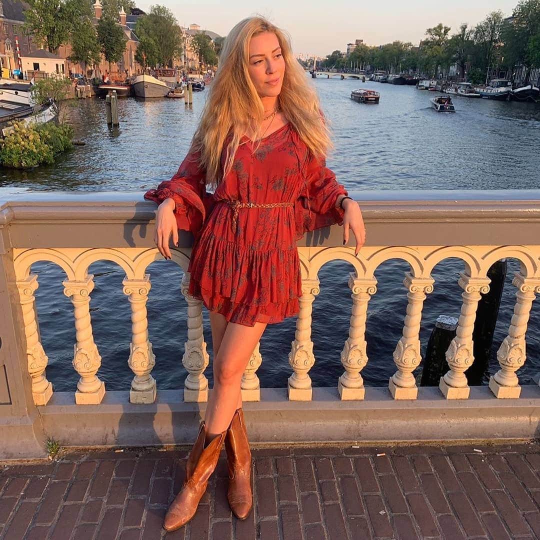 Fashion Bloggers Trendsのインスタグラム：「#love #instagood #me #tbt #cute #follow #followme #photooftheday #happy #tagforlikes #beautiful #self #girl #picoftheday #like4like #smile #friends #fun #like #fashion #summer #instadaily #igers #instalike #food」