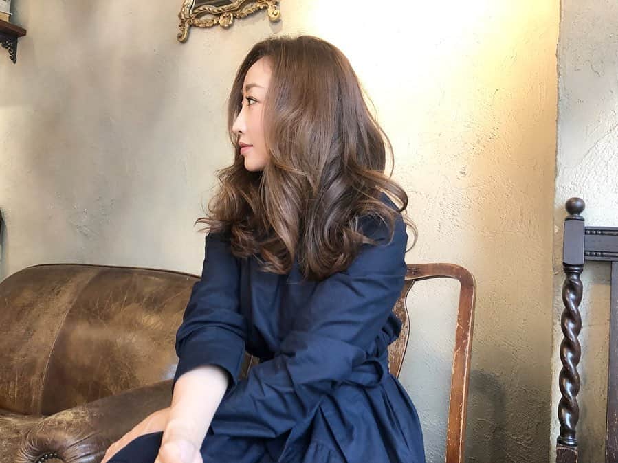 神崎恵さんのインスタグラム写真 - (神崎恵Instagram)「今日も朝から撮影をしています。 朝一は、 @unami_kudo  さんに髪をやわらかくしていただいてから、ある企画の動画とスチール撮影。 熱のあてかたで変わる髪のやわらかさ。勉強になる。」9月3日 17時07分 - megumi_kanzaki