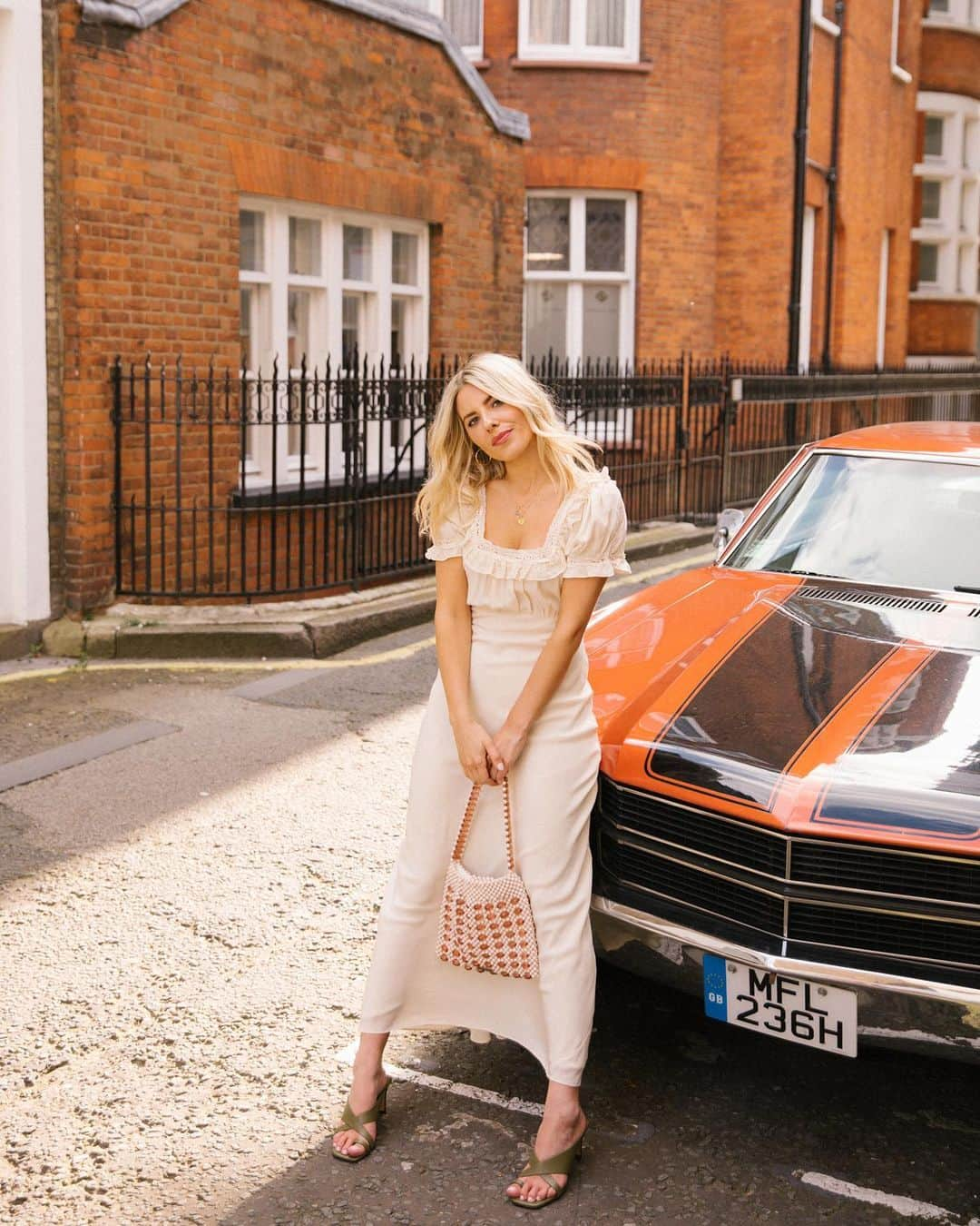 Mollie Kingさんのインスタグラム写真 - (Mollie KingInstagram)「Saw a FAB car... pretended it was mine for 10 minutes... All going so well until someone you know walks past...」9月3日 17時31分 - mollieking